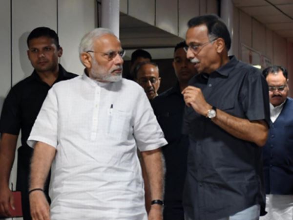 हाल जानने एम्स पहुंचे पीएम मोदी