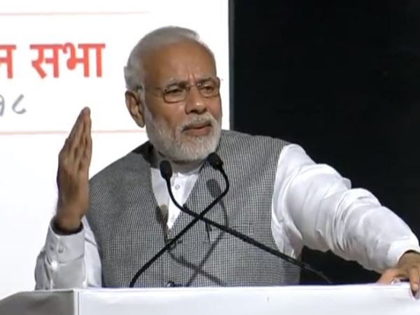 किशोर कुमार के गानों को रेडियो पर नहीं बजने दिया गया किशोर कुमार के गानों को रेडियो पर नहीं बजने दिया गया