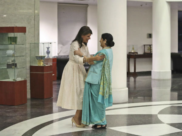 पाकिस्‍तान और आतंकवाद पर भी की बात 