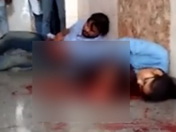 लड़की कॉस्मेटिक की दुकान पर काम करती थी लड़की कॉस्मेटिक की दुकान पर काम करती थी