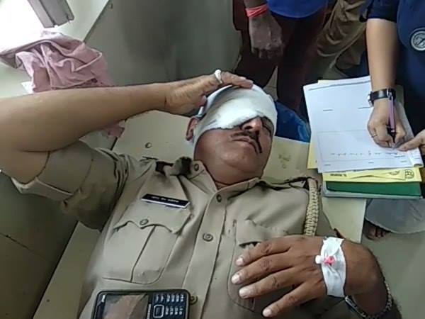 Bullet accidentlly fired from inspector pistal 6 colleague injured in Mainpuri