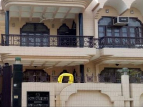 बृजपाल साल 1981 में बतौर जूनियर इंजीनियर नोएडा प्राधिकरण में भर्ती हुआ था