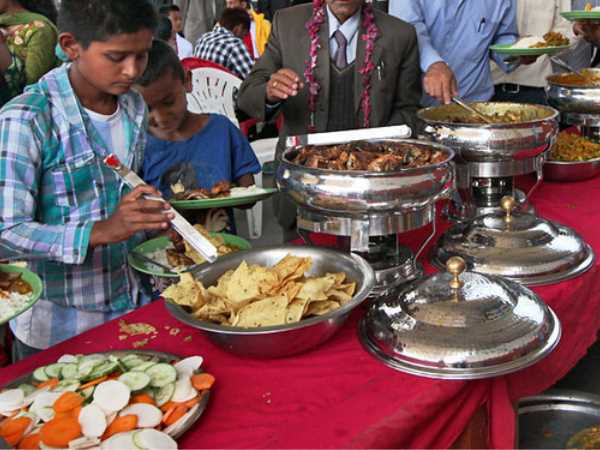 guests fight over shortage of plates in wedding ceremony in Uttar Pradesh One dead 4 injured guests fight over shortage of plates in wedding ceremony in Uttar Pradesh One dead 4 injured