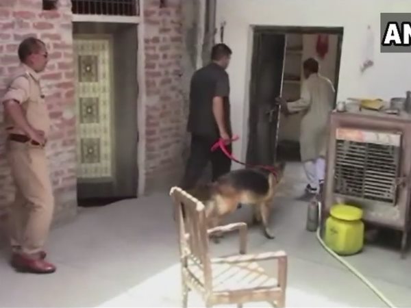 पुश्तैनी घर जालौन में चोरों ने की वारदात