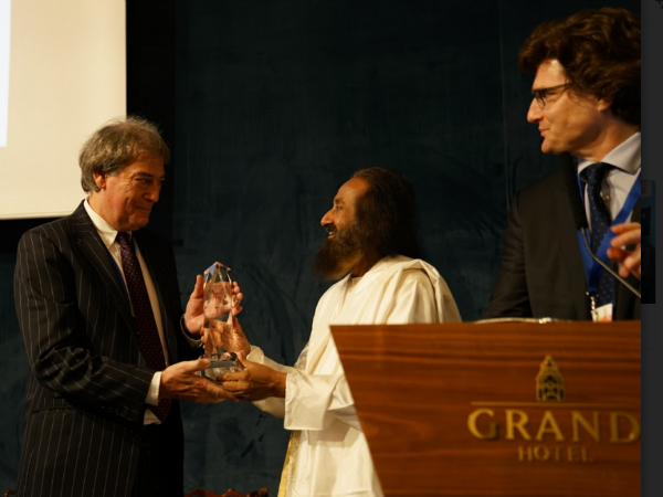  आज खेल युद्द बन गया है इसलिए अनैतिक प्रथाएं बढ़ गई हैं