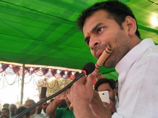यूजर्स ने दी तरह-तरह की प्रतिक्रियाएं, अब फिल्म का इंतजार यूजर्स ने दी तरह-तरह की प्रतिक्रियाएं, अब फिल्म का इंतजार