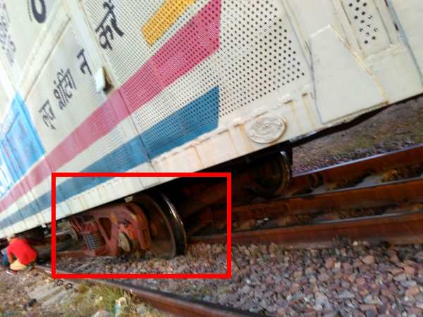 mirzapur Two bogies of the goods train coming from the main line to the yard, derailed mirzapur Two bogies of the goods train coming from the main line to the yard, derailed