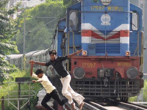 सेल्फी लेते के दौरान लोग हो जाते हैं मौत के शिकार सेल्फी लेते के दौरान लोग हो जाते हैं मौत के शिकार