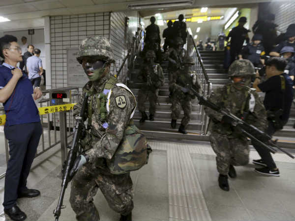 कई अमेरिकी रक्षा अधिकारी अचंभे में 