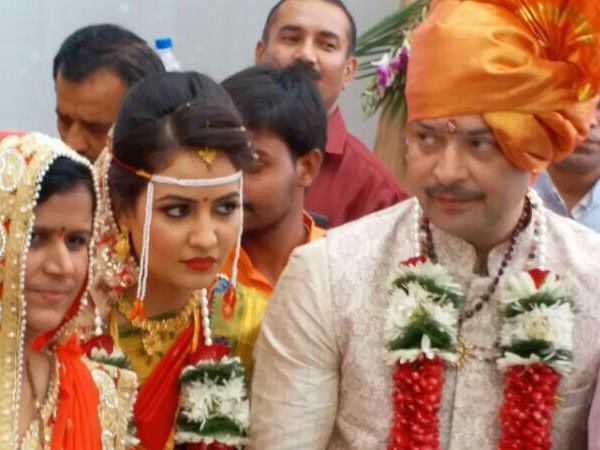 आयुषी पीएचडी हैं 