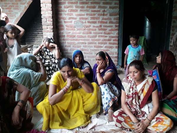 Mother also died when she saw the body of her daughter on hanging trap Mother also died when she saw the body of her daughter on hanging trap