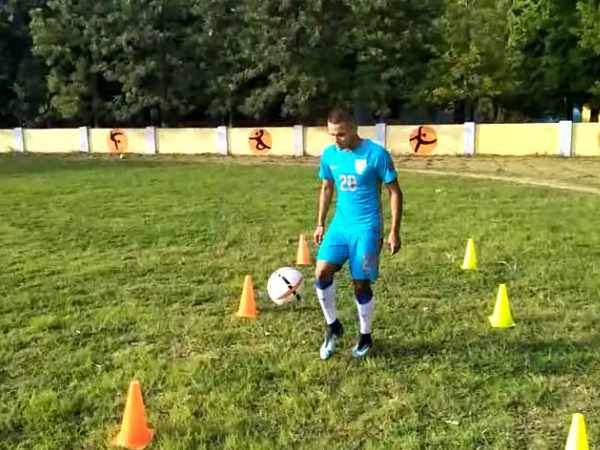 a poor boy nishu kumar from Muzaffarnagar selected in national football team a poor boy nishu kumar from Muzaffarnagar selected in national football team