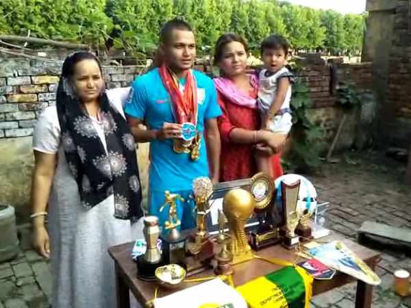 a poor boy nishu kumar from Muzaffarnagar selected in national football team a poor boy nishu kumar from Muzaffarnagar selected in national football team