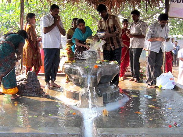 सावन में लीजिए शिव का नाम 