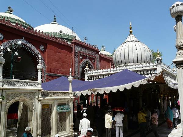 170 पाकिस्तानी जायरीनों को निजामुद्दीन दरगाह आने की इजाजत 170 पाकिस्तानी जायरीनों को निजामुद्दीन दरगाह आने की इजाजत