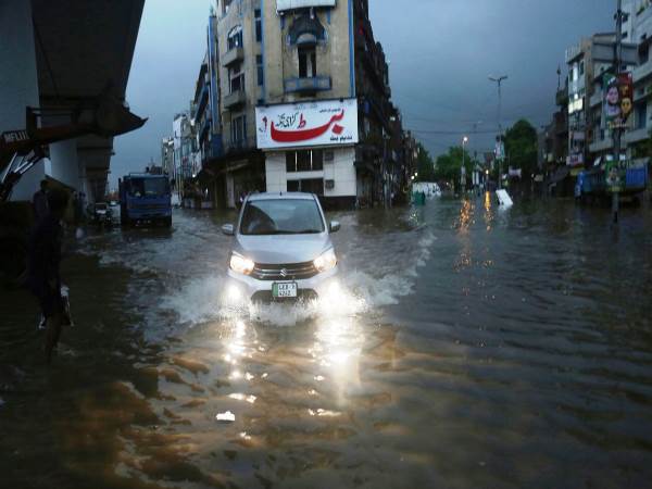 बाढ़ जैसे हालात बाढ़ जैसे हालात