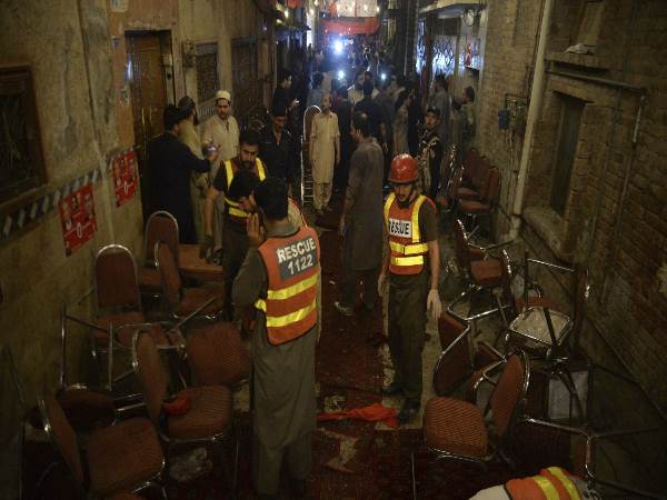 पाकिस्तान में चुनावी रैली में बम धमाका, 20 की मौत, 65 घायल पाकिस्तान में चुनावी रैली में बम धमाका, 20 की मौत, 65 घायल