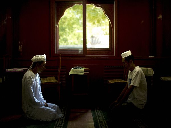 सेकुलर पाठक्रम को फॉलो करने के निर्देश सेकुलर पाठक्रम को फॉलो करने के निर्देश