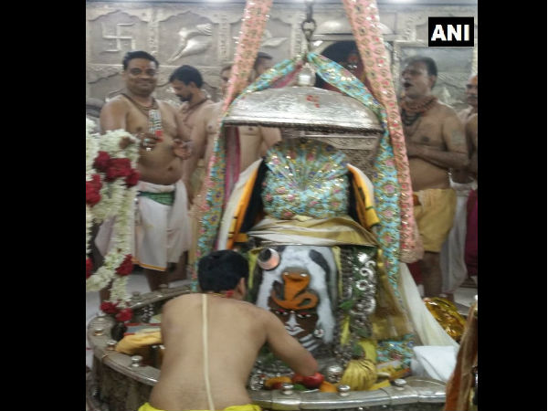 WATCH: Early morning prayers being held at Ujjains Mahakal temple on the first Monday of Sawan month. WATCH: Early morning prayers being held at Ujjains Mahakal temple on the first Monday of Sawan month.