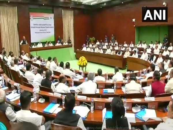 कांग्रेस अध्यक्ष के रूप में राहुल की पहली CWC बैठक शुरू कांग्रेस अध्यक्ष के रूप में राहुल की पहली CWC बैठक शुरू