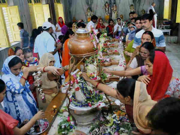 ऊं नम: शिवाय का जाप कीजिए 