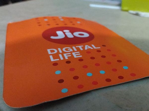 मिलेगा फ्री कॉलिंग और अनलिमिटेड एसएमएस मिलेगा फ्री कॉलिंग और अनलिमिटेड एसएमएस