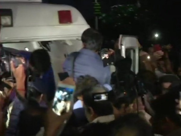 वीडियो कॉल के जरिये कर रहा था बात