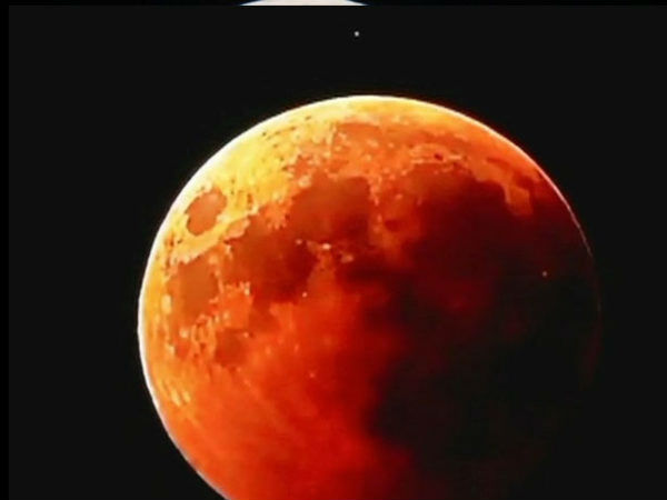 पूर्ण चंद्रग्रहण का खूबसूरत नजारा