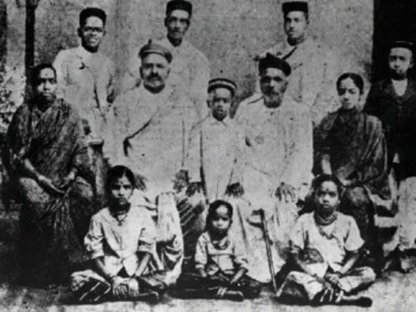 गंगाधर ने दो दैनिक समाचार पत्र शुरू किए थे.... 