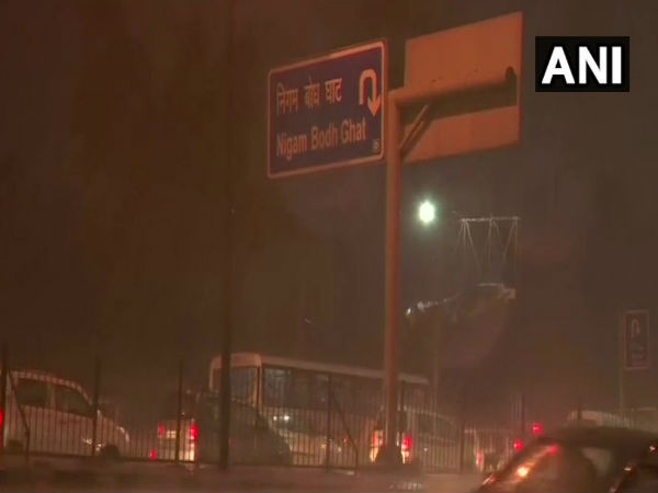  Heavy rain lashes parts of Delhi and NCR, See the Pics