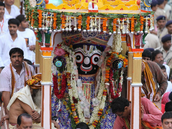 रथयात्रा में सबसे आगे ताल ध्वज पर श्री बलराम होते हैं .... 