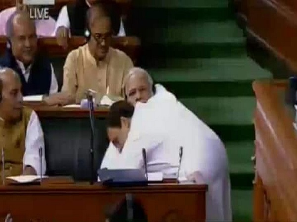 'कमजोर बनाम ताकतवर की लड़ाई'