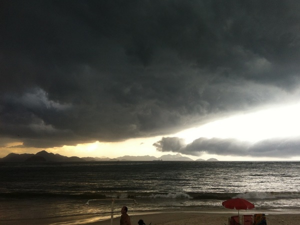 तटीय इलाकों में जोर से गरजेंगे बादल