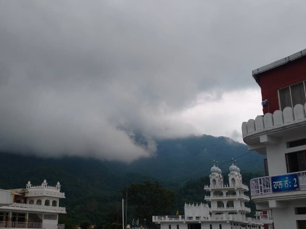 देहरादून भी खूब बरस रहे बादल
