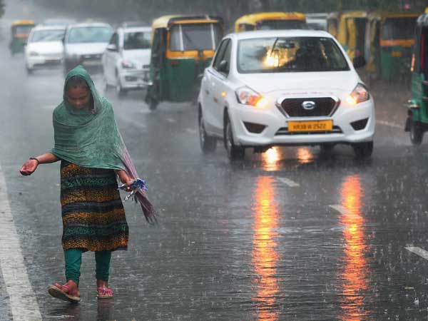 Monsoon updates: गुजरात, बंगाल में आज भारी बारिश की आशंका Monsoon updates: गुजरात, बंगाल में आज भारी बारिश की आशंका
