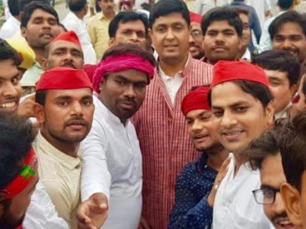 सेल्फी के लिये हाय तौबा 