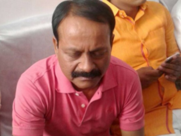 मुंबई से चलाने लगा अपना नेटवर्क