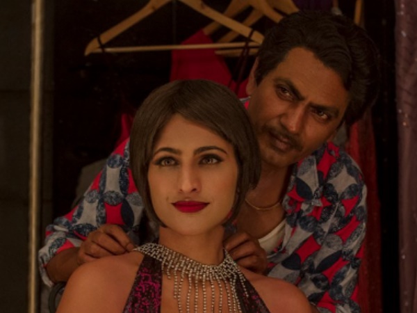 सीरीज में कुबरा सेठ ने दिए कई बोल्ड सीन सीरीज में कुबरा सेठ ने दिए कई बोल्ड सीन