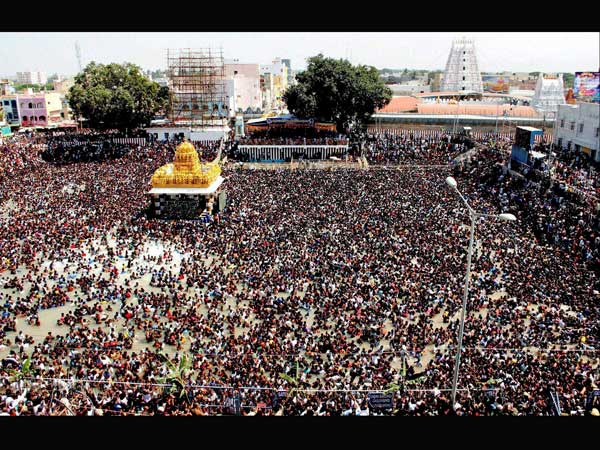 150 से अधिक पंडितों की टीम करती है अनुष्ठान