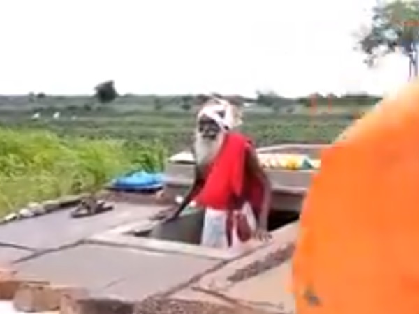 एक पांच फीट का गड्डा अपने खेतों में खोदा एक पांच फीट का गड्डा अपने खेतों में खोदा