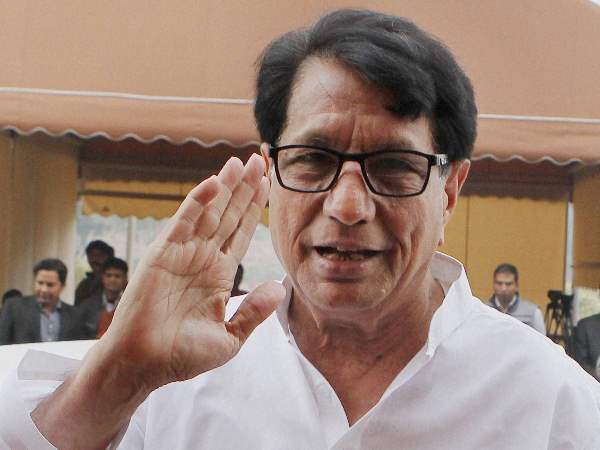 विदेश में पढ़े, 15 साल नौकरी की