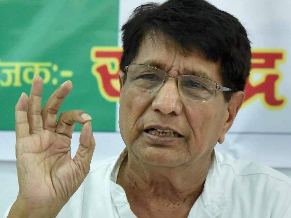 1986 में रखा सक्रिय राजनीति में कदम