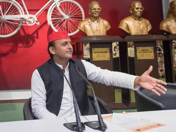 akhilesh yadav attacks uttar pradesh govt over samajwadi pension akhilesh yadav attacks uttar pradesh govt over samajwadi pension