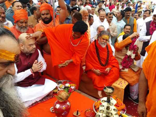 शाह पहुंच इलाहाबाद