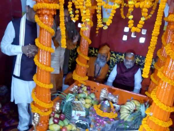 संतों दिया शाह को आशीर्वाद