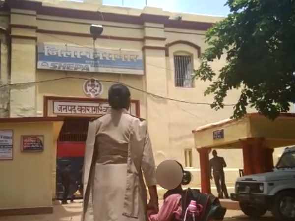 पति की हत्या की सजा काट रही अंजलि की मां पति की हत्या की सजा काट रही अंजलि की मां