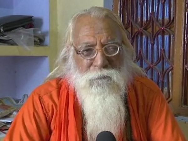 मांगी जा रही है साधु-संतों की पूरी डिटेल