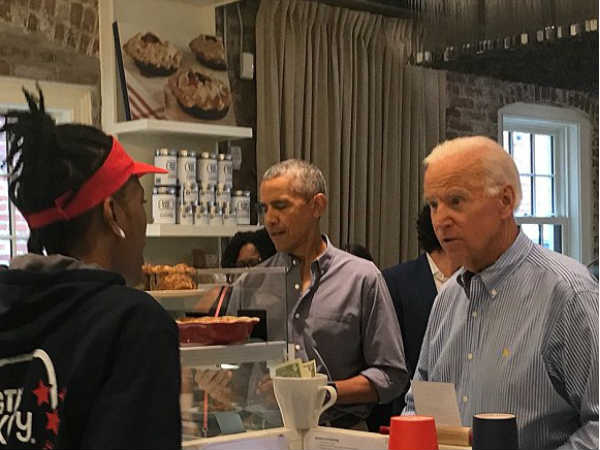 ओबामा और बिडेन का सरप्राइज 