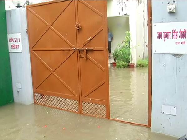 due to heavy rain in lucknow the water enters to yogis cabinet minister jai kumar due to heavy rain in lucknow the water enters to yogis cabinet minister jai kumar