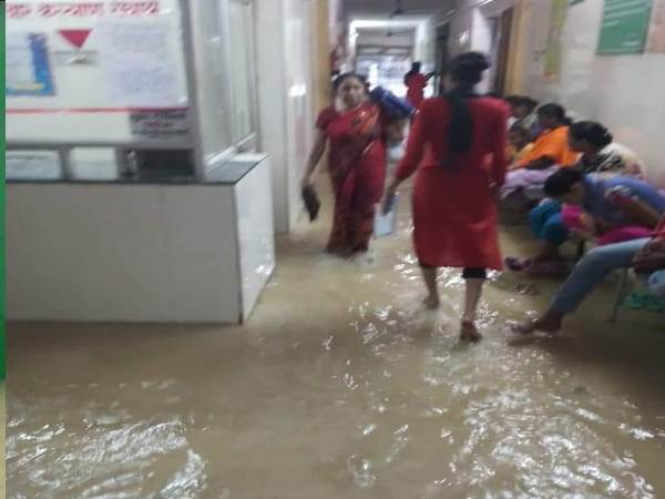 due to heavy rain in lucknow the water enters to yogis cabinet minister jai kumar due to heavy rain in lucknow the water enters to yogis cabinet minister jai kumar